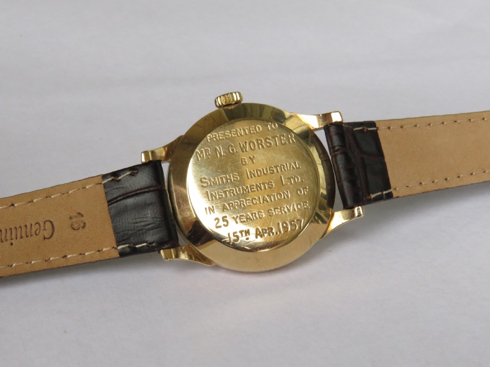 Gents 9ct gold Smiths De Luxe wrist watch, 1955 View IV