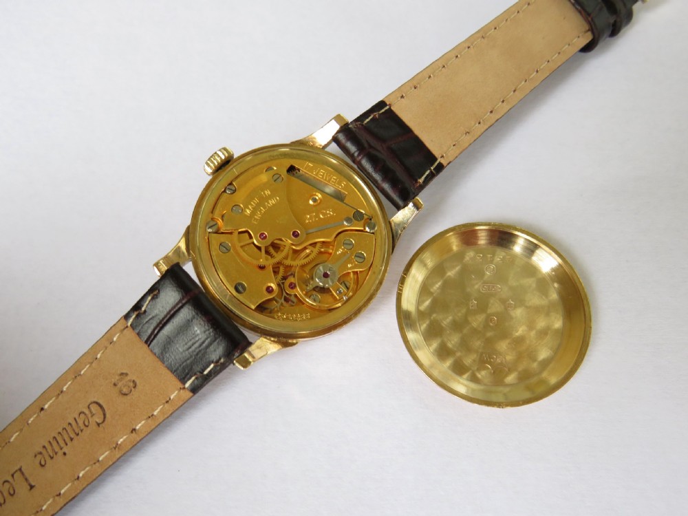 Gents 9ct gold Smiths De Luxe wrist watch, 1955 View V