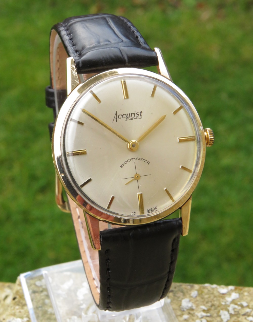 Gents 9 carat gold Accurist Shockmaster wrist watch, 1963 View II