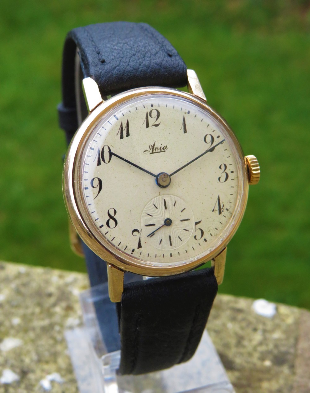 Gents 9ct gold Avia wrist watch, 1946 View II