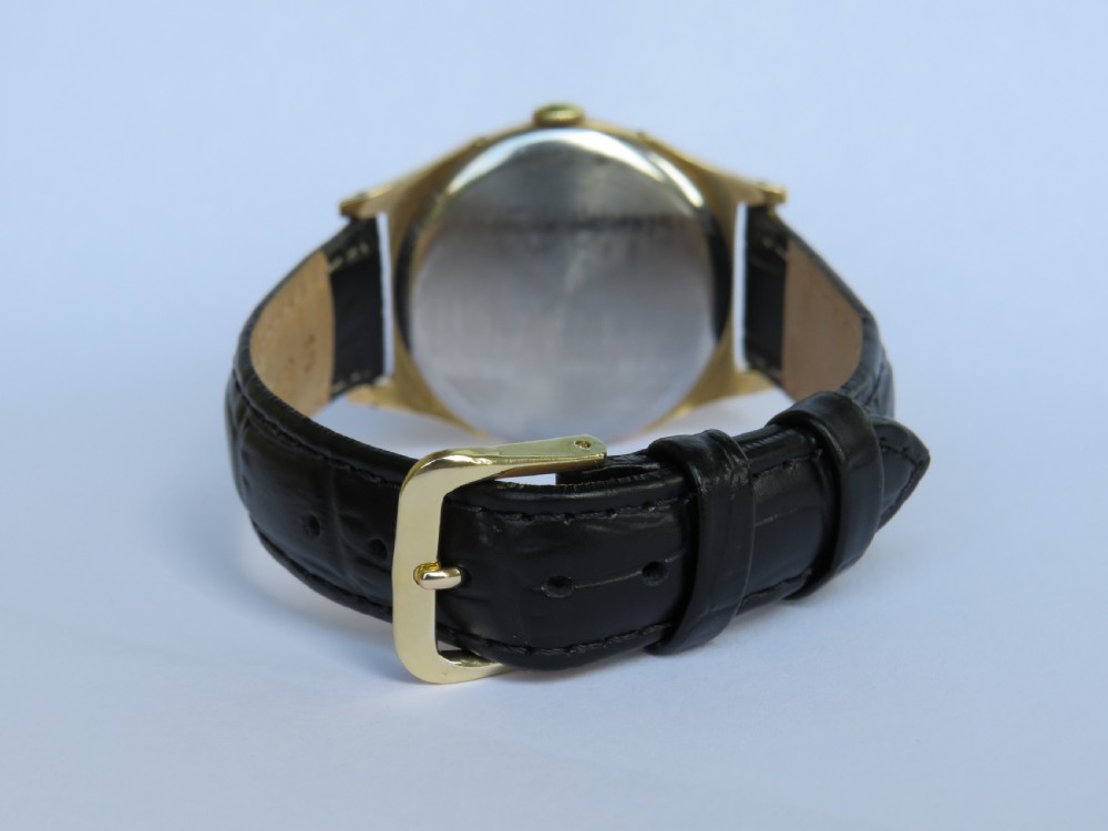 Gents Smiths De Luxe wrist watch, made in England View III