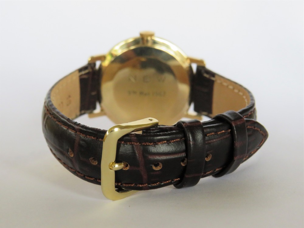 Gents 1965 9ct gold Smiths Astral watch, made in England View III