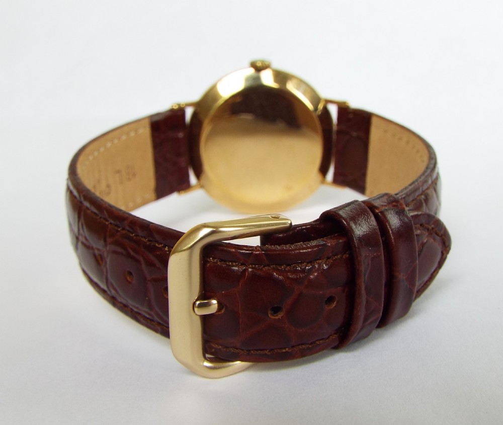 Gents 9ct gold Accurist wrist watch, 1968 View III