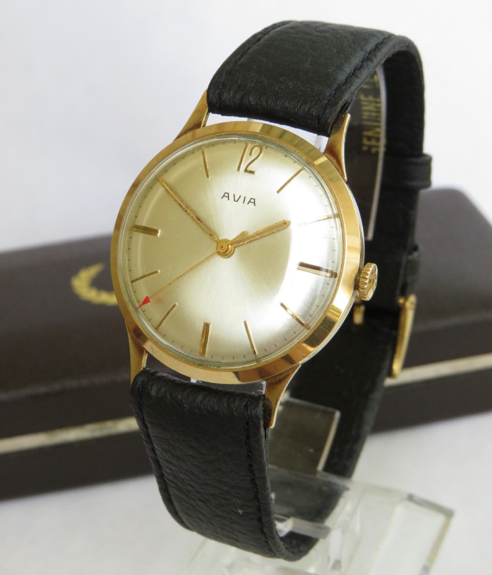 Gents 9ct gold Avia wristwatch, 1960