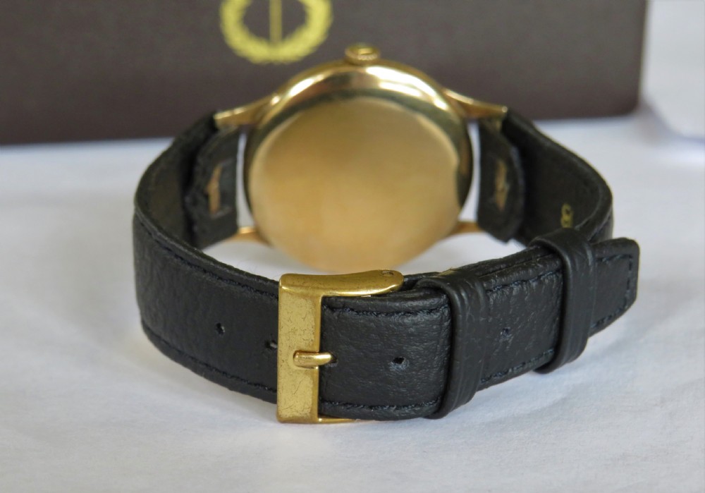 Gents 9ct gold Avia wristwatch, 1960 View IV