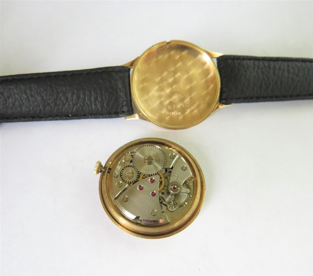 Gents 9ct gold Avia wristwatch, 1960 View V