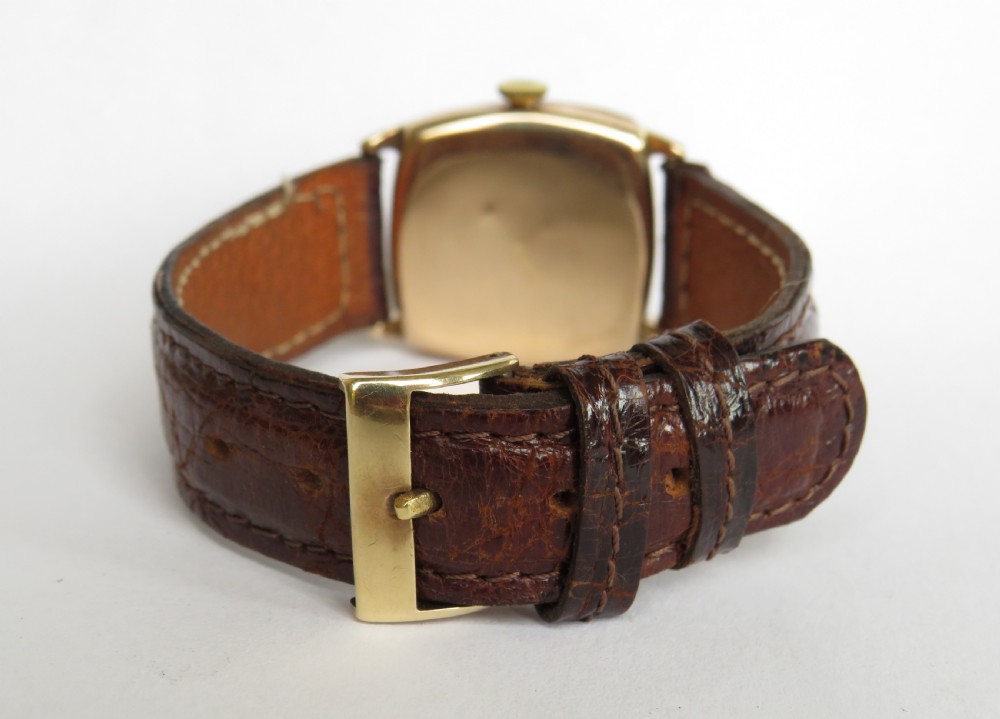 Mid-size 9ct gold cushion cased wrist watch, 1931 View III