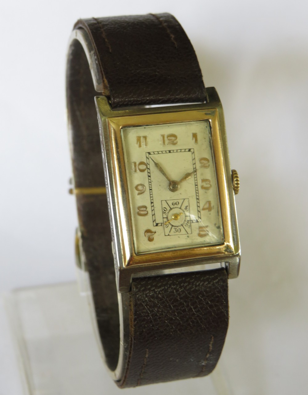 Gents 9ct gold Art Deco wrist watch, 1930 View II