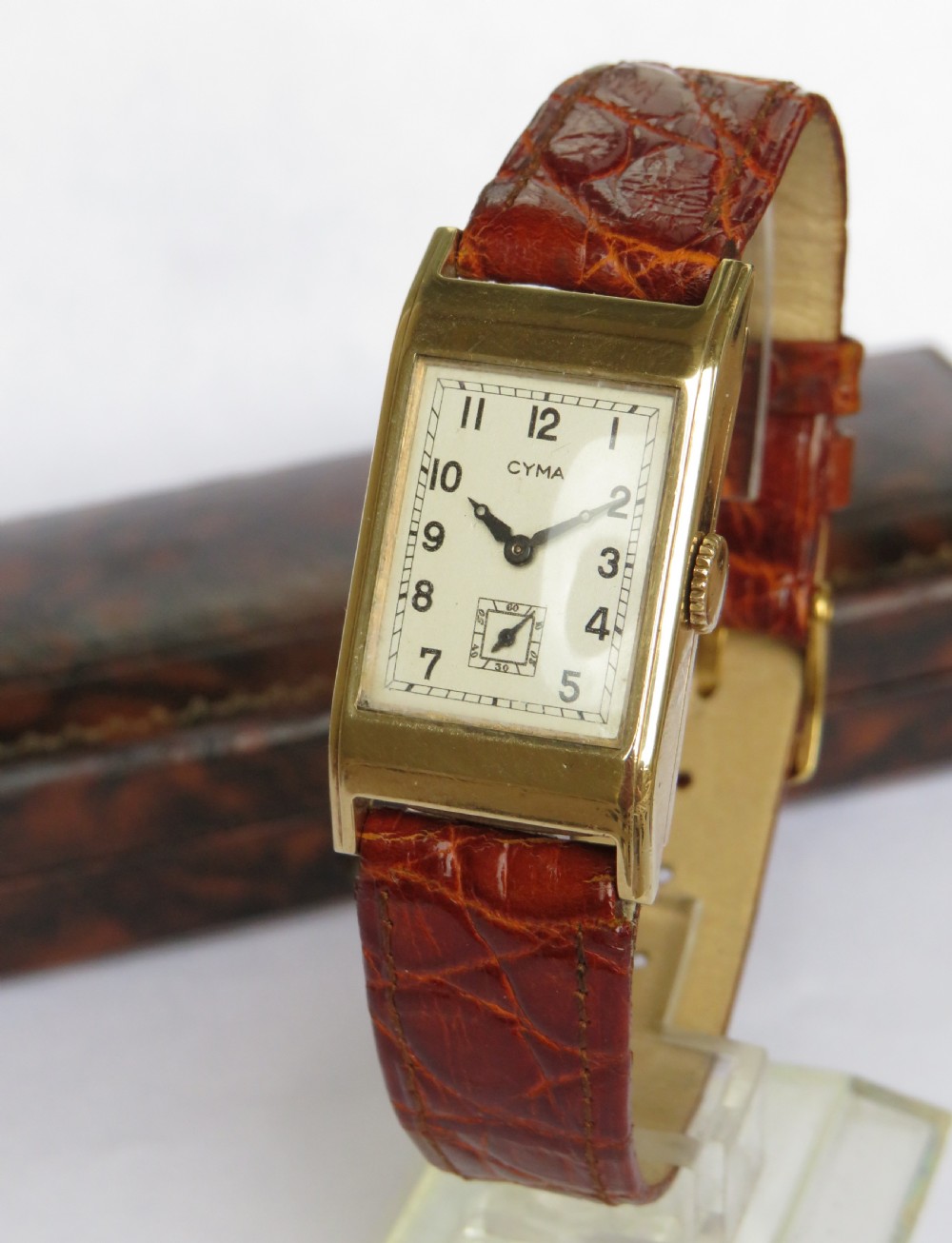 Mid-size 9ct gold Cyma wrist watch, 1946