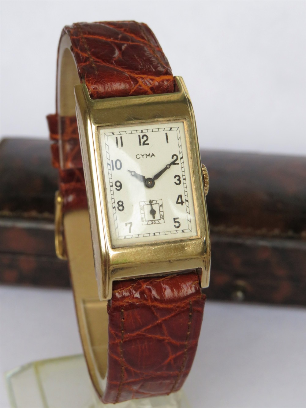Mid-size 9ct gold Cyma wrist watch, 1946 View II