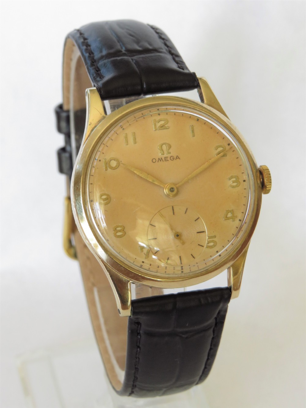 Gents 9ct gold Omega wrist watch, 1950 View II