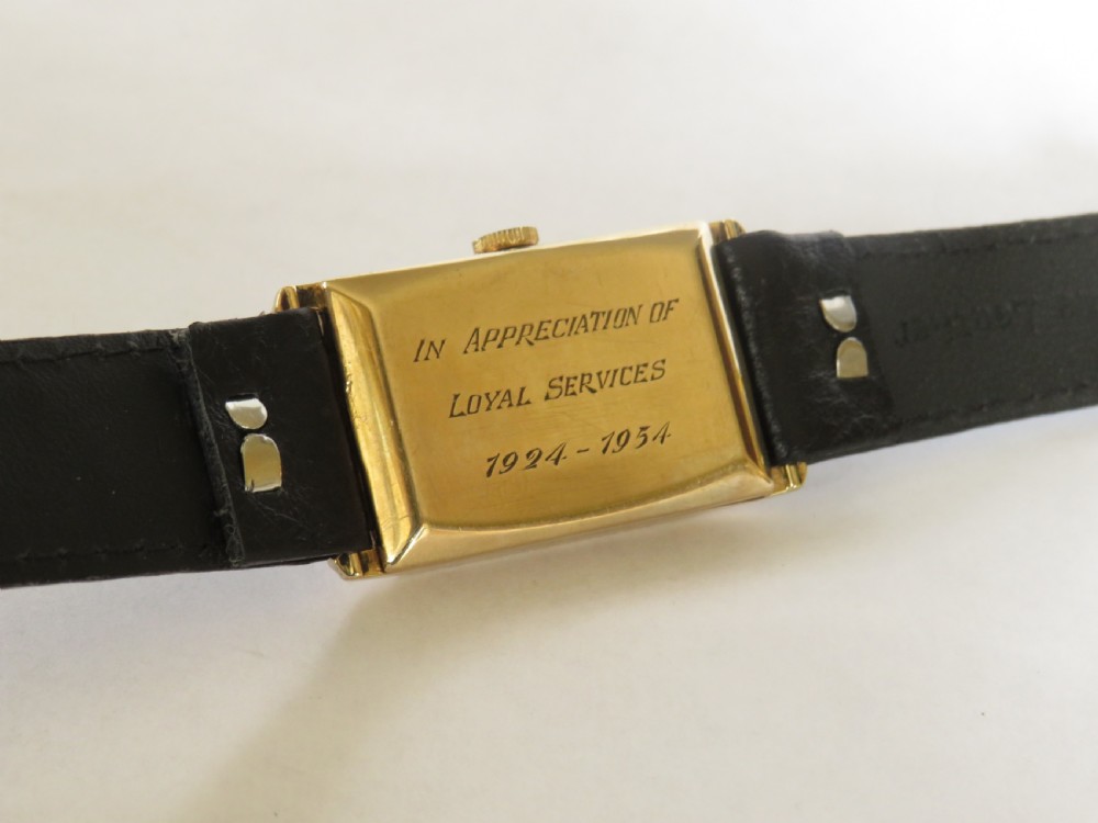 Mid-size 9 ct gold Record wrist watch, 1951 View V
