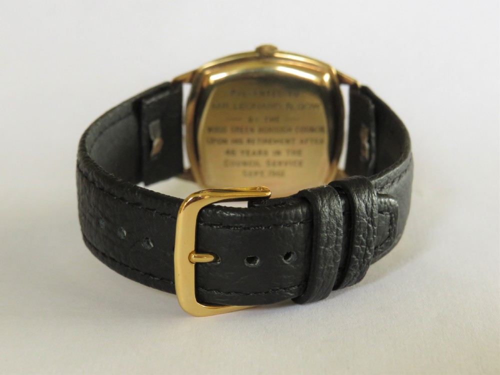 Gents 1950s 9ct gold Marvin wrist watch View IV