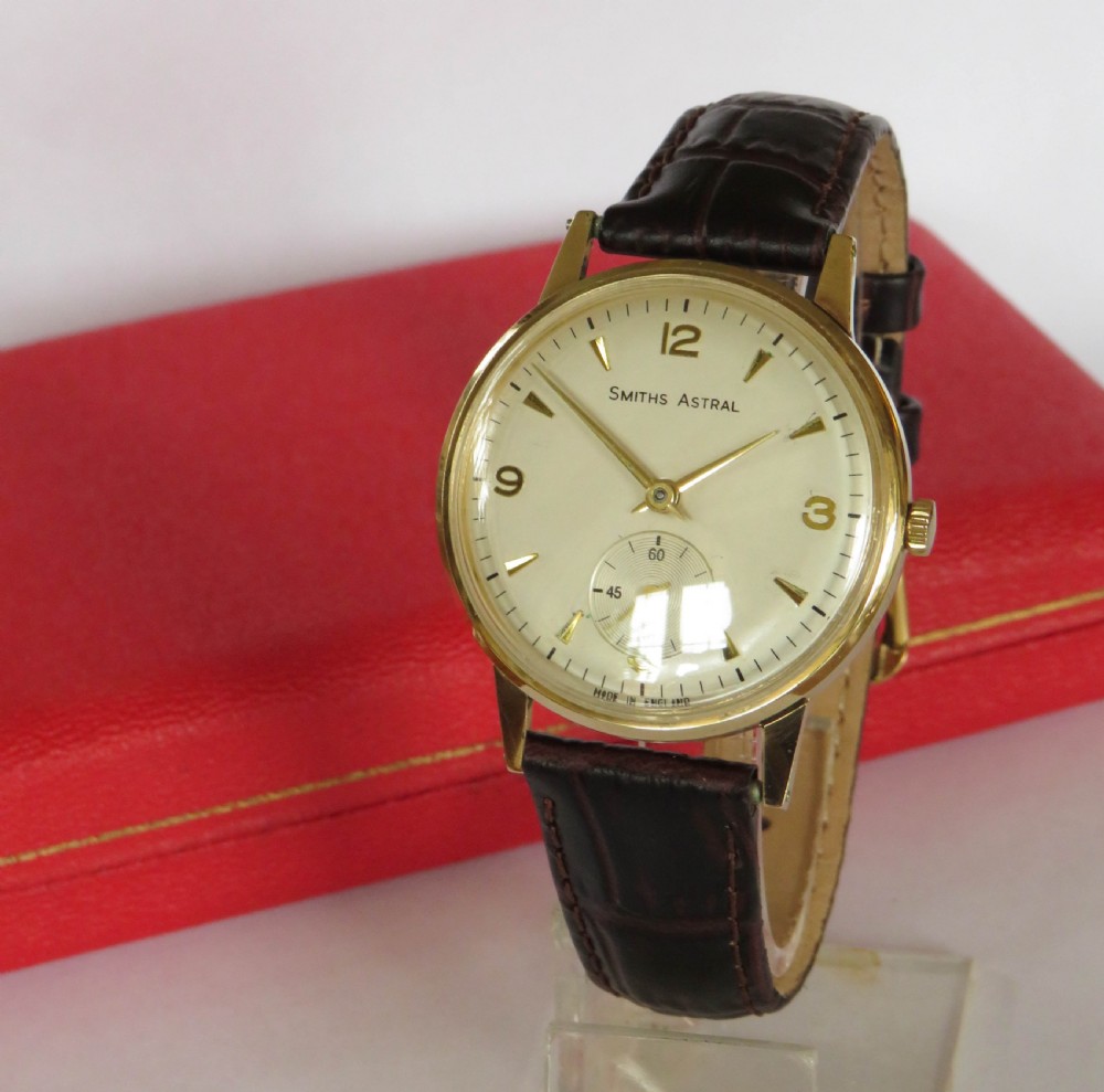 Gents 9ct gold Smiths Astral wrist watch, 1967 View II