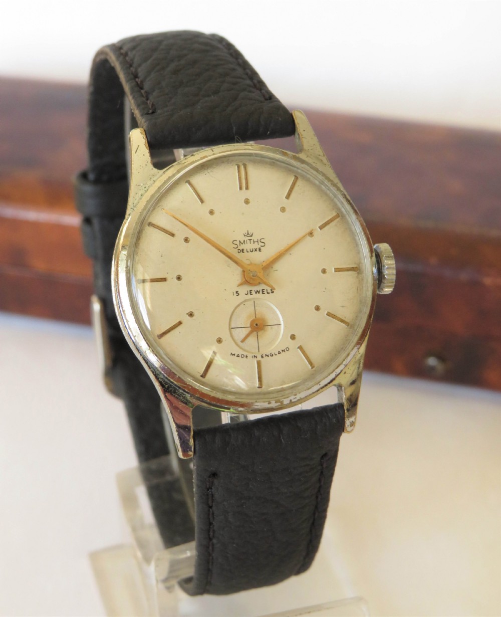 1950s mid-size Smiths De Luxe wrist watch, made in England View III