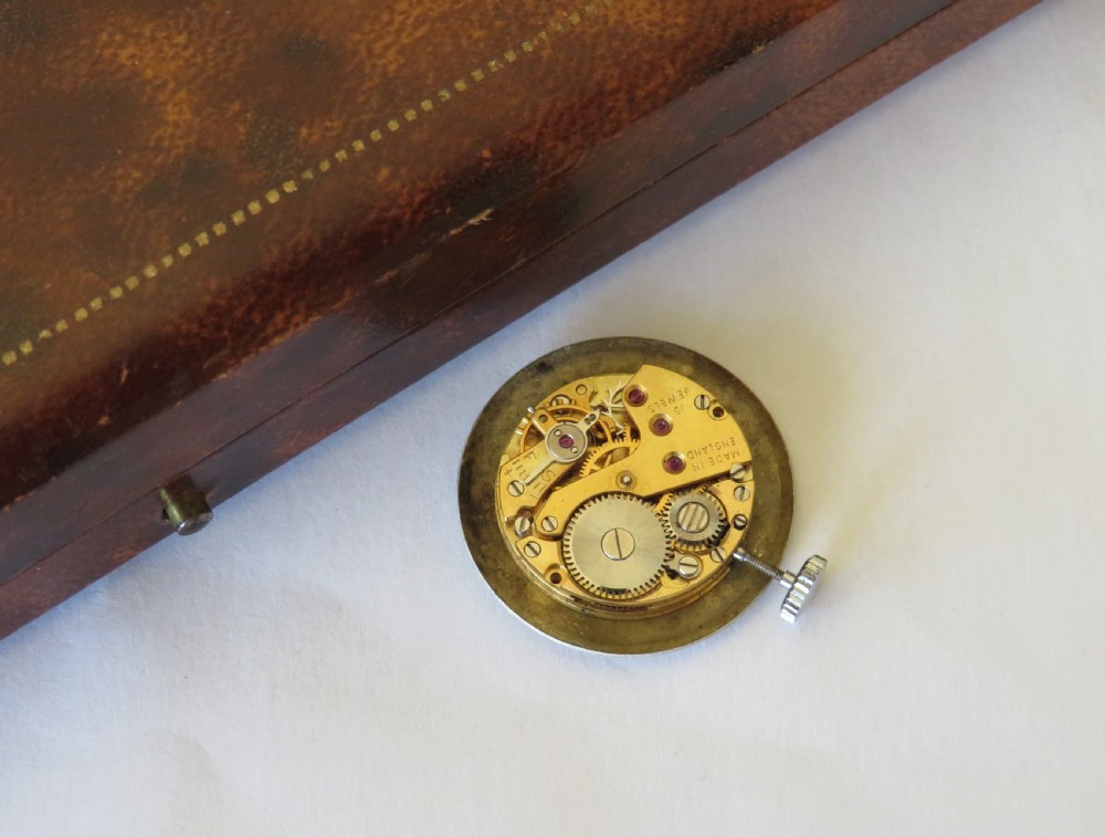 1950s mid-size Smiths De Luxe wrist watch, made in England View IV