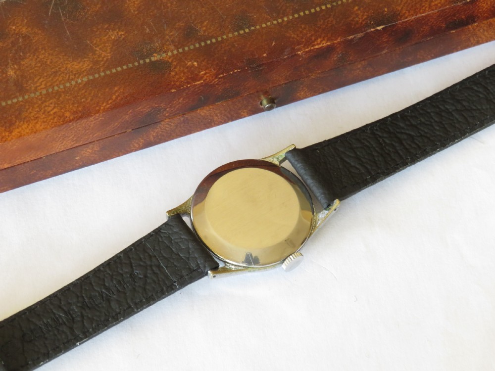 1950s mid-size Smiths De Luxe wrist watch, made in England View V