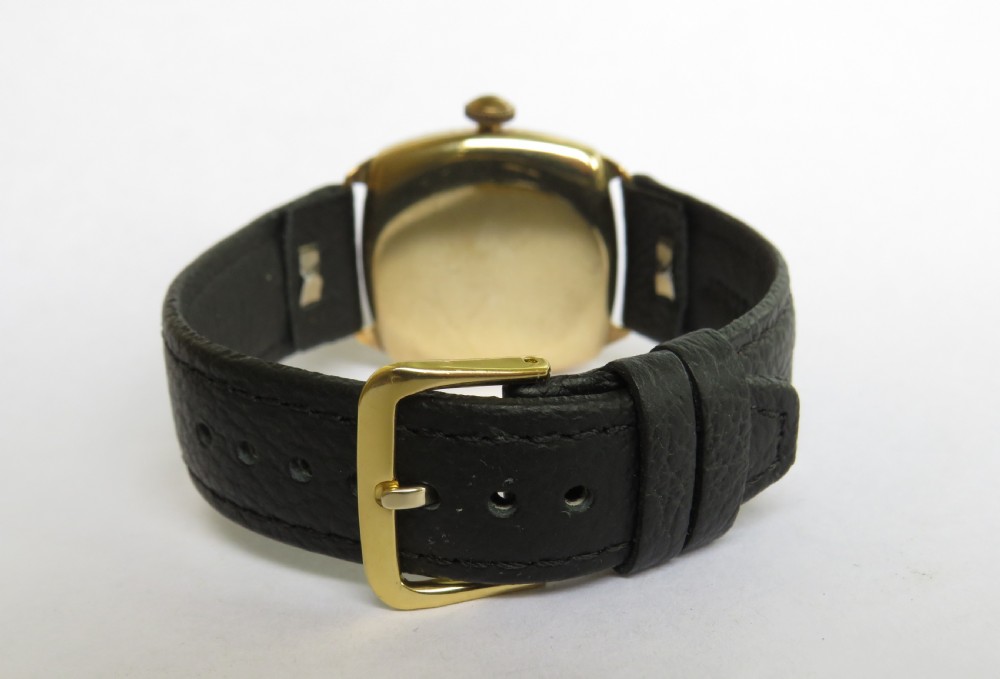 Gents 1930s 9ct gold Waltham wrist watch View IV