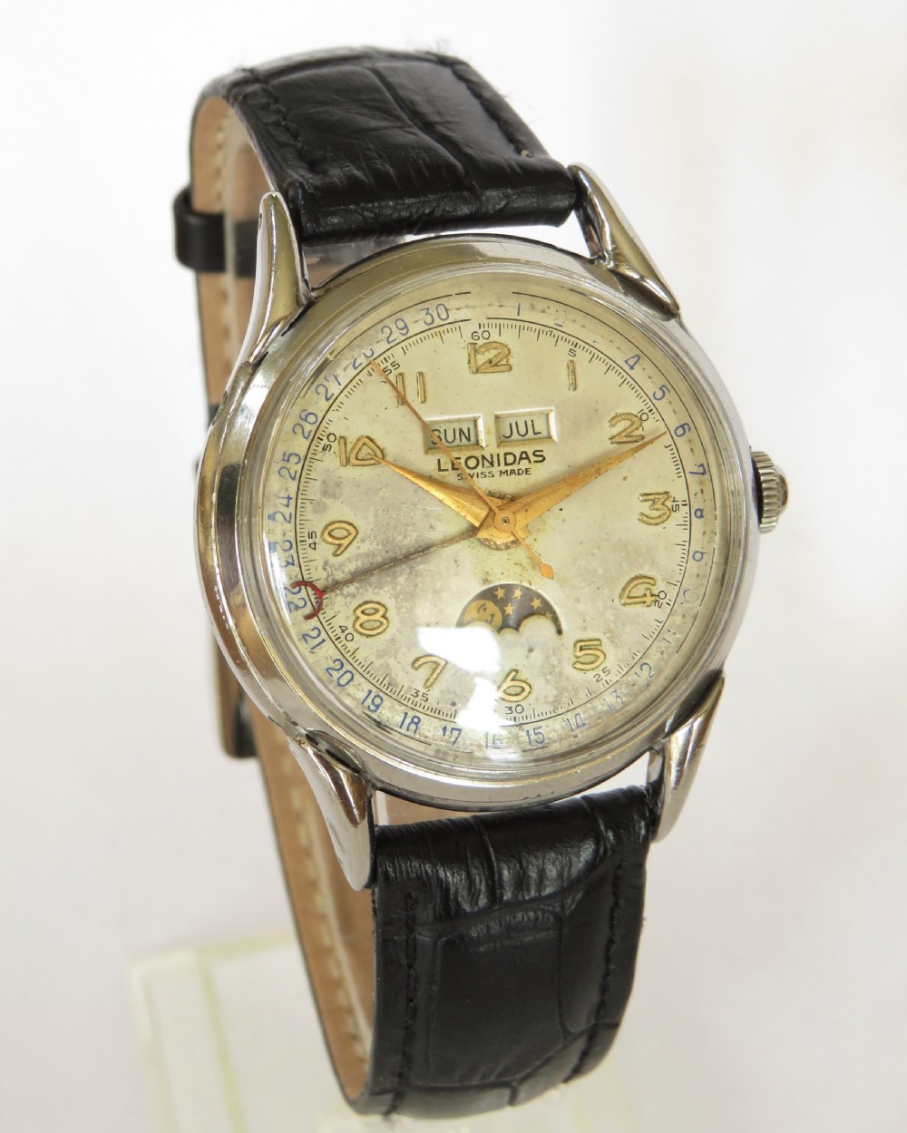 Gents 1950s Leonidas triple date wrist watch View II
