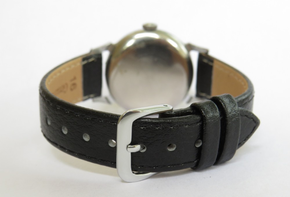 Gents Smiths De Luxe wrist watch, made in England View V