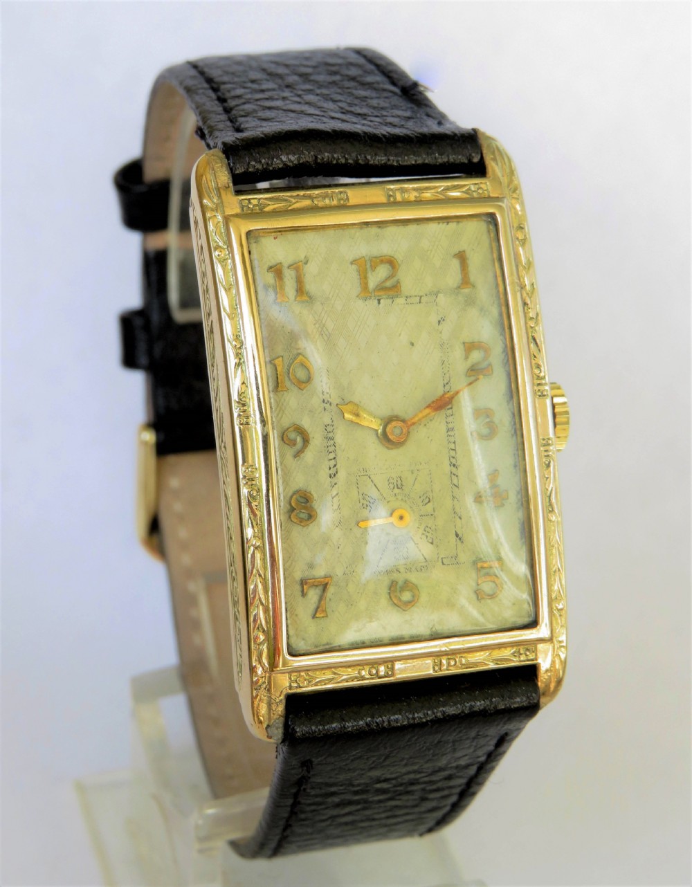 Good sized mens 9ct gold Art Deco wrist watch View II