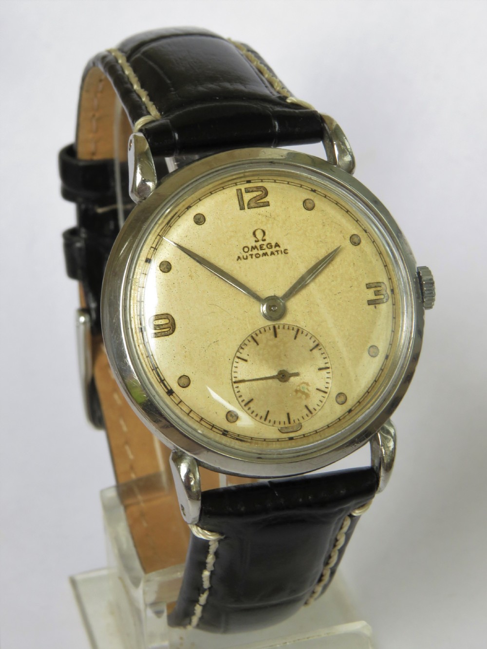 Gents 1940s Omega bumper automatic wrist watch View II