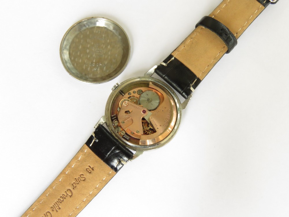 Gents 1940s Omega bumper automatic wrist watch View III