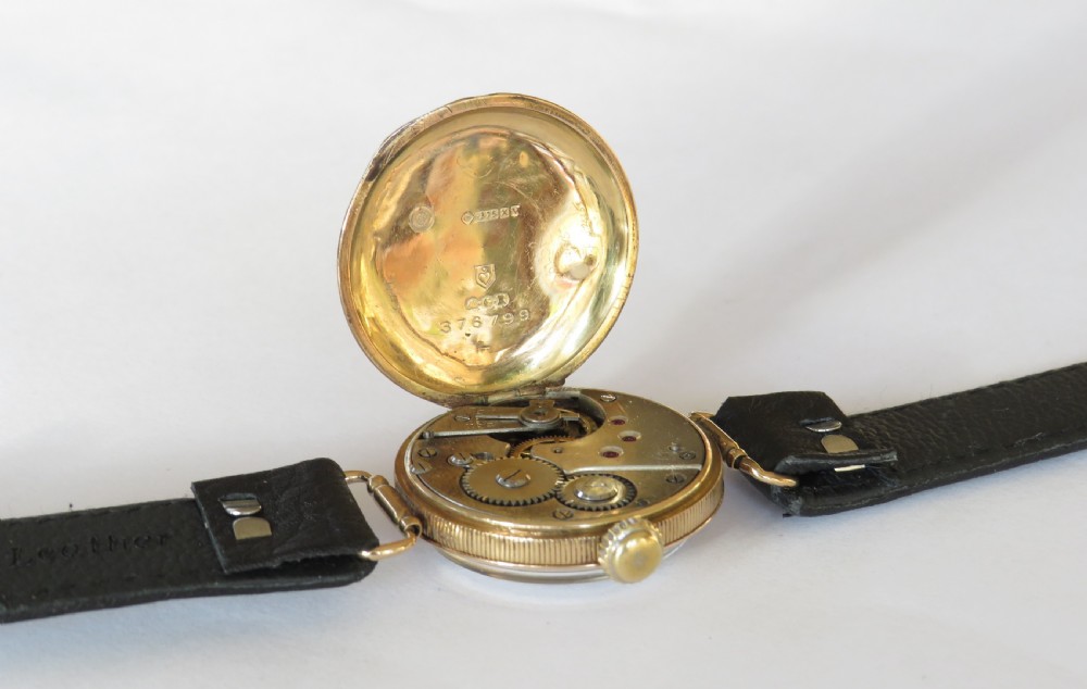 Mid-size 9ct gold wrist watch, 1926 View IV