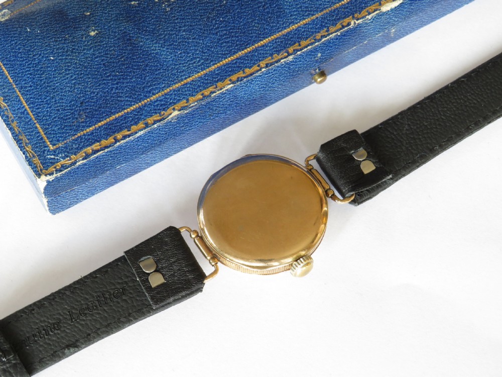 Mid-size 9ct gold wrist watch, 1926 View V