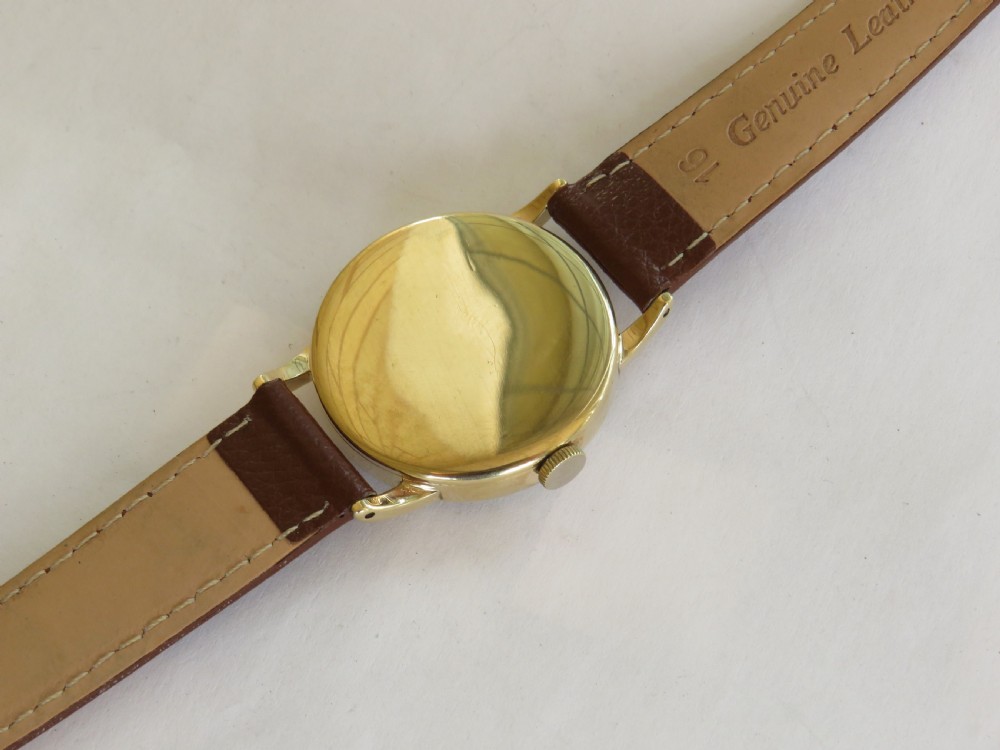 Gents 9ct gold Smiths Astral wrist watch, 1961 View V