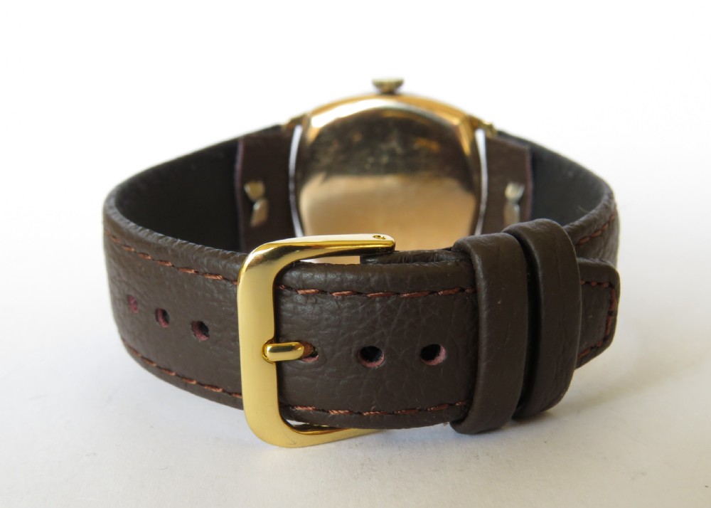 Mid-size 9ct gold Grosvenor wrist watch View V
