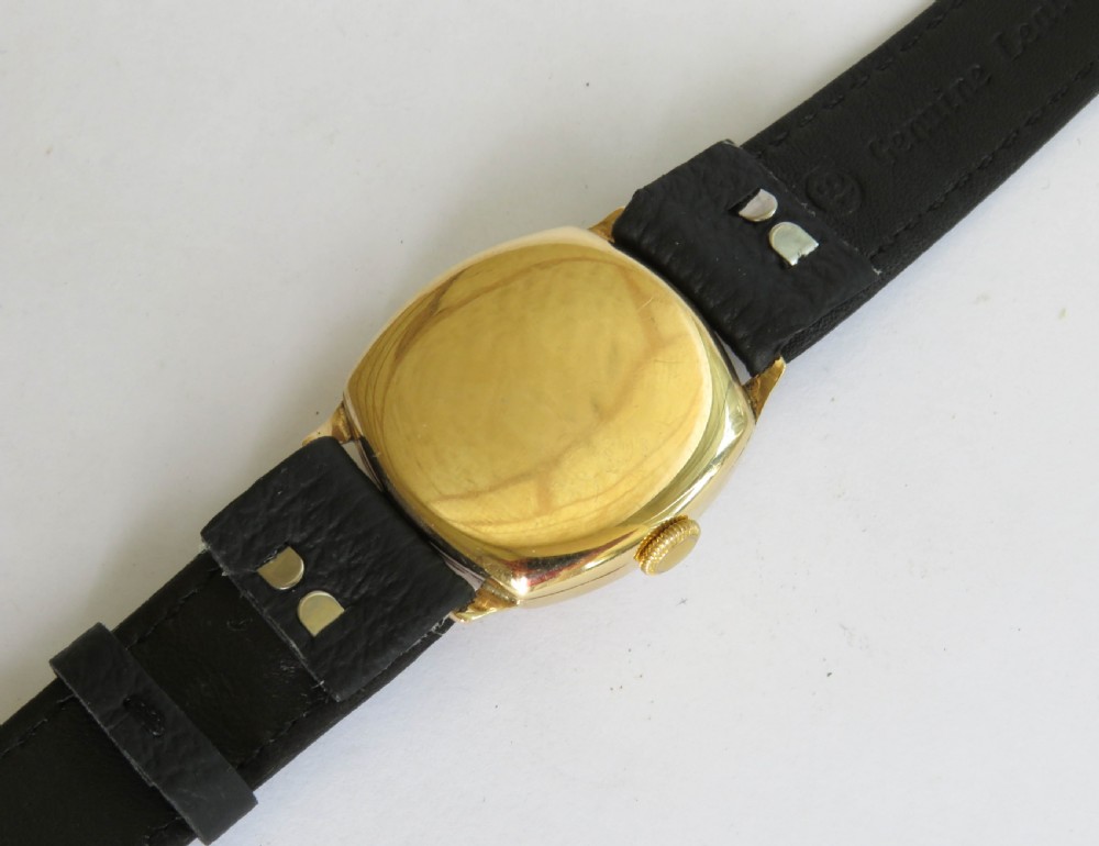 Gents 9ct gold Smiths De Luxe wrist watch, 1955 View IV