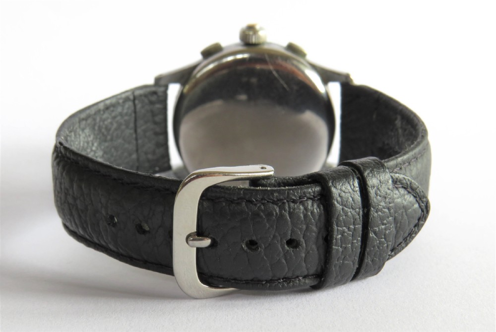 Gents 1930s Landeron three-button chronograph View V