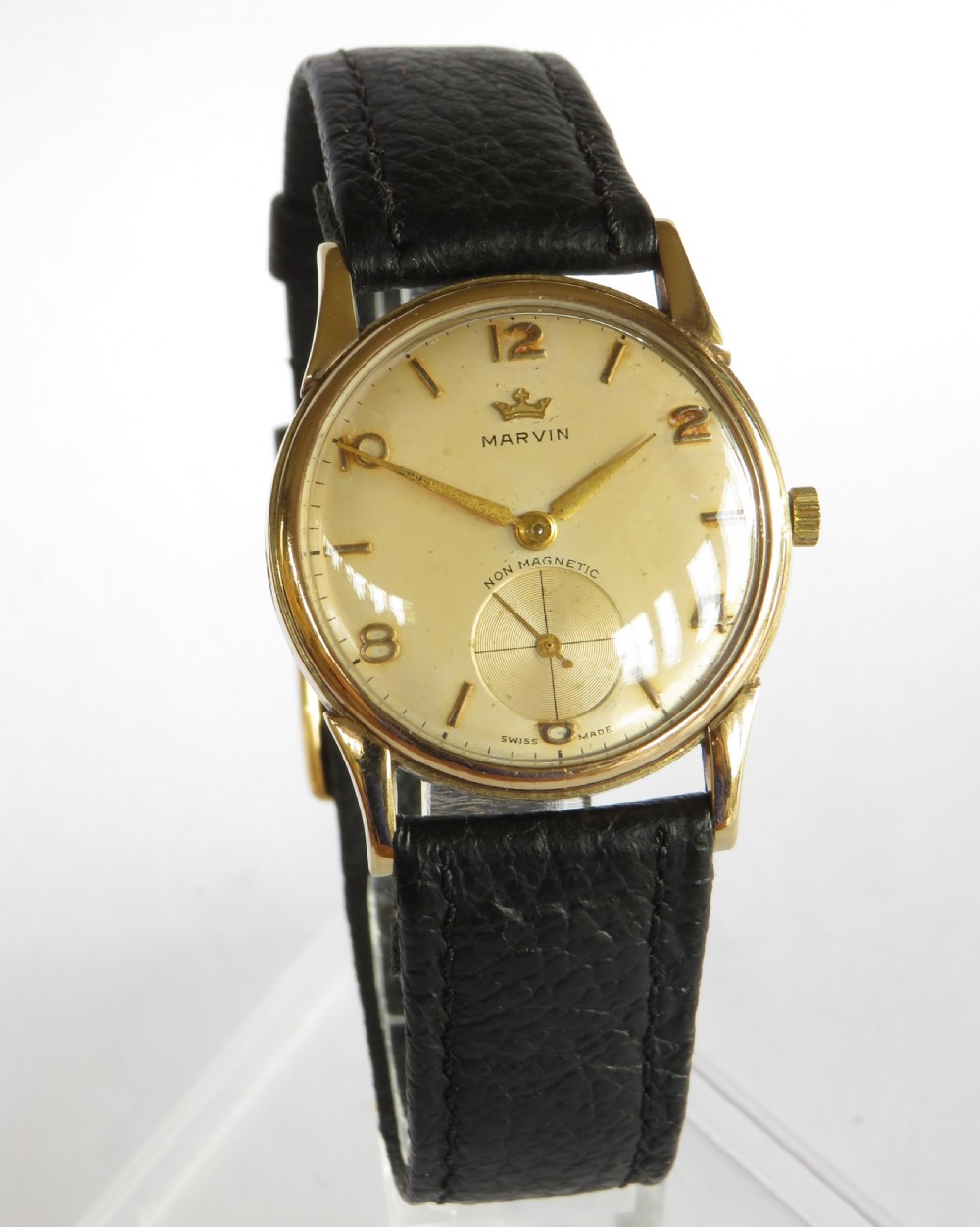 Gents 9ct gold Marvin wrist watch View II