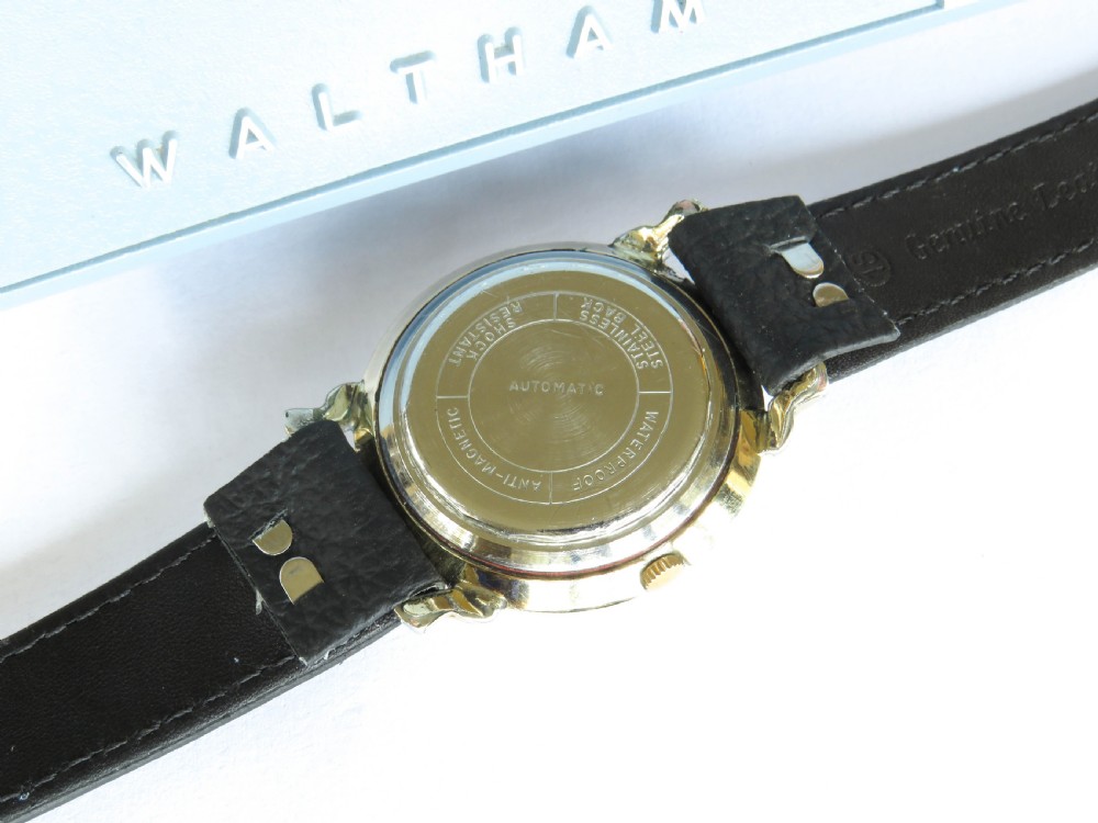 Gents 1950s Waltham 'flying saucer' wrist watch View IV