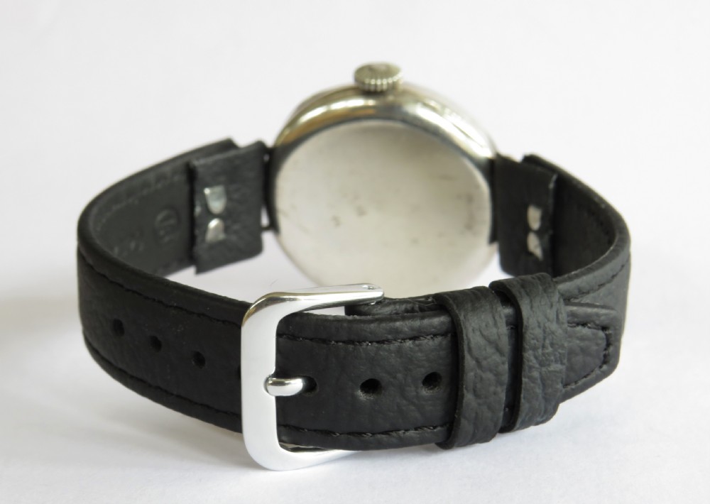 Gents WW1 silver trench watch, 1915 View V