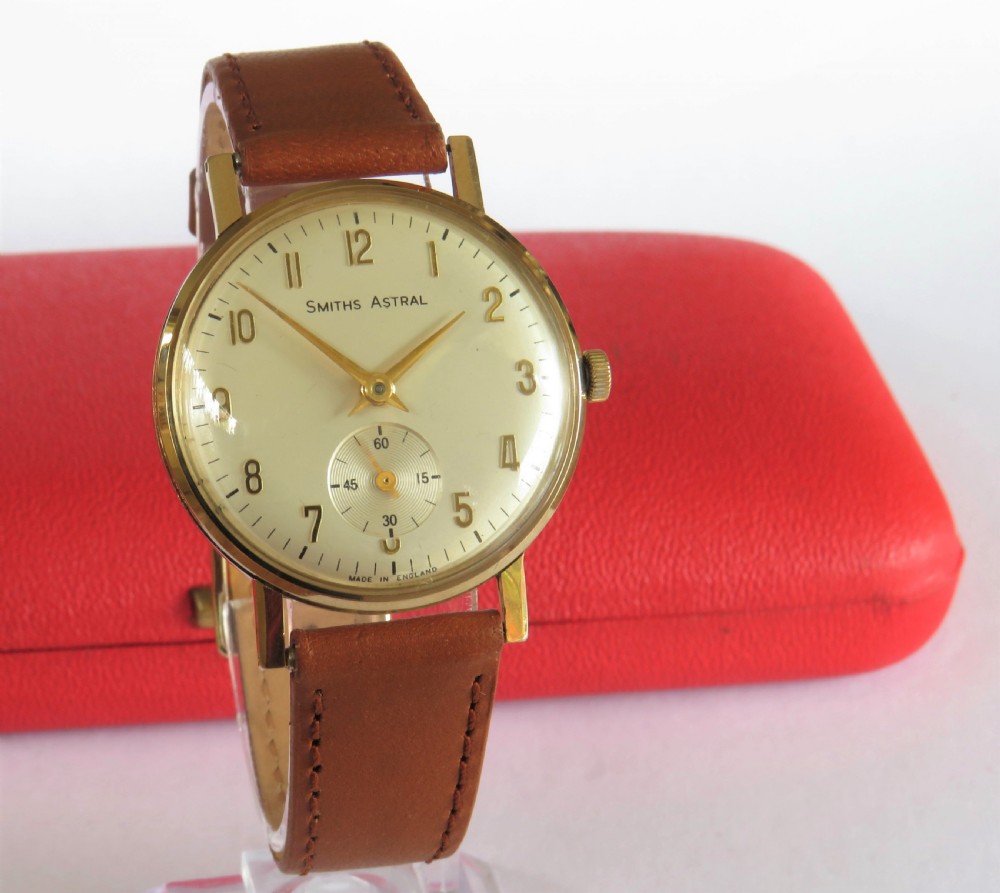 Gents 9ct gold Smiths Astral wrist watch, 1965 View II