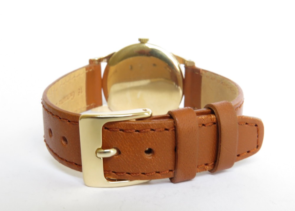Gents 9ct gold Everite Embassy wrist watch View IV
