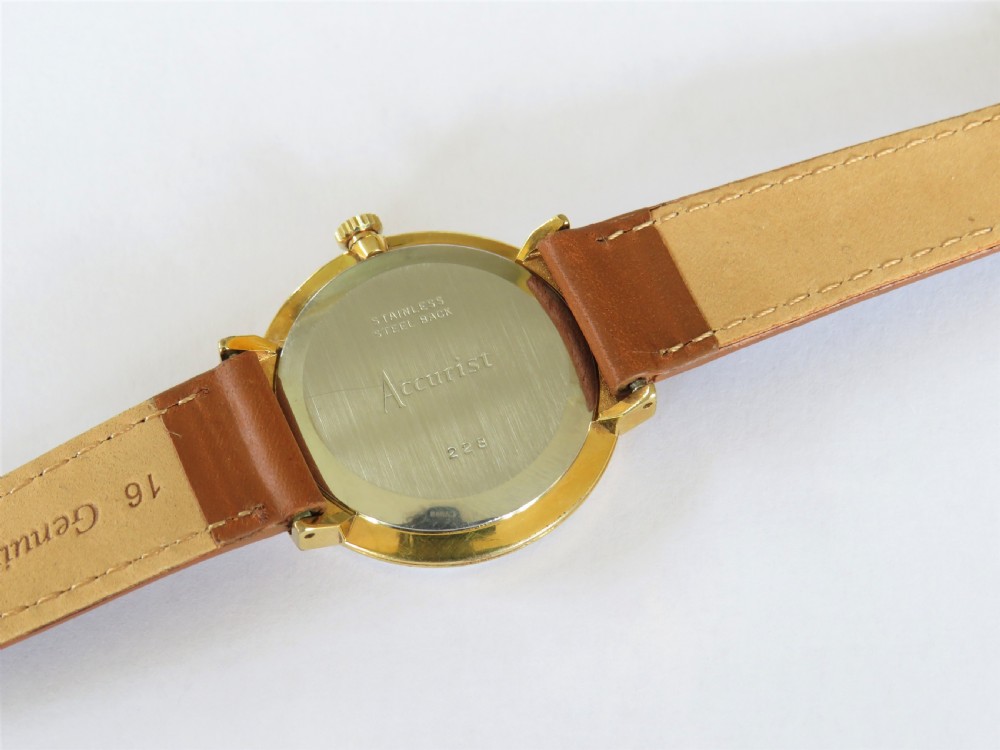 Gents 1960s Accurist wrist watch View IV