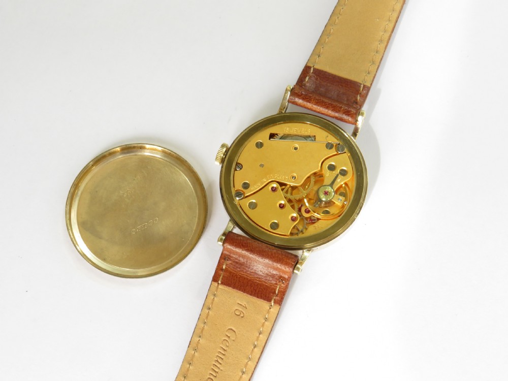 Gents 9ct gold Smiths De Luxe wrist watch, 1962 View IV