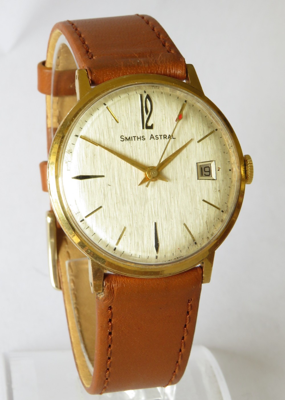 Gents 1960s Smiths Astral wrist watch with date View II