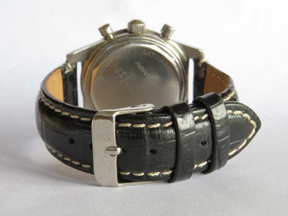 Gents Accurist 400 diver’s style chronograph View V