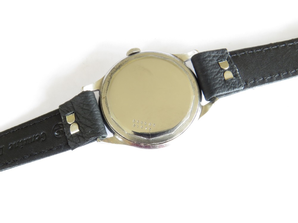 Gents WW2 Universal Geneve wrist watch View IV