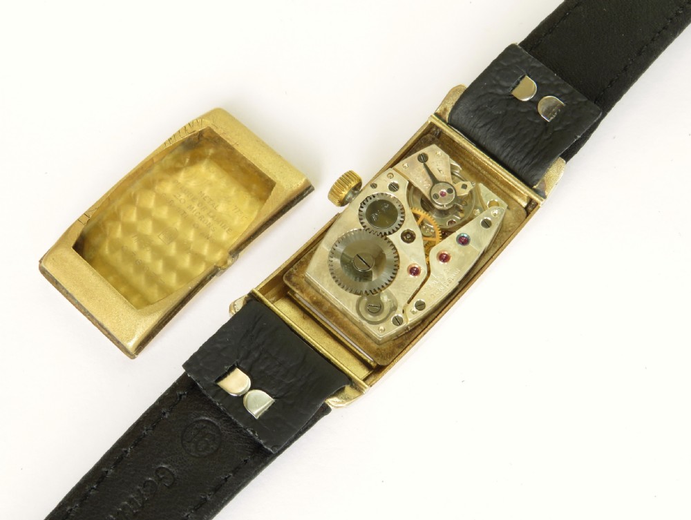 1940s Limit curvex wrist watch View III