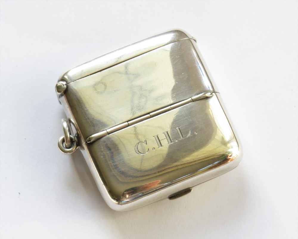 Unusual Victorian silver vesta / sovereign holder View II