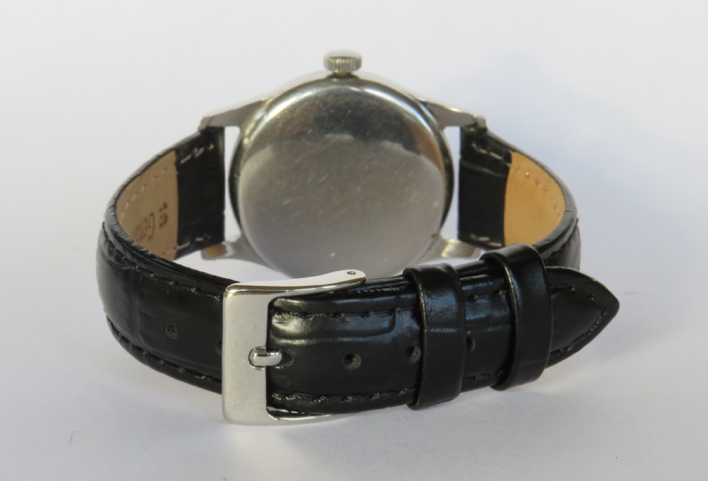 Gents Smiths De Luxe wrist watch, made in England View V