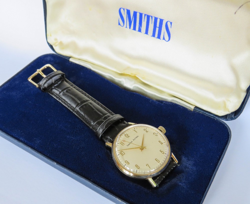 Gents 9ct gold Smiths Astral wrist watch, 1965 View II