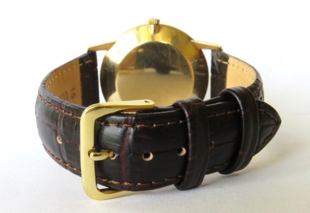 Gents 9ct gold Accurist wrist watch, 1964 View V