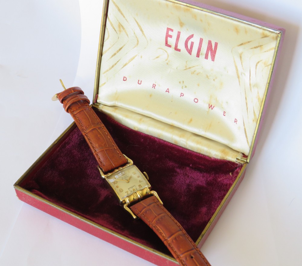 Elgin De Luxe wrist watch, 1951 View V