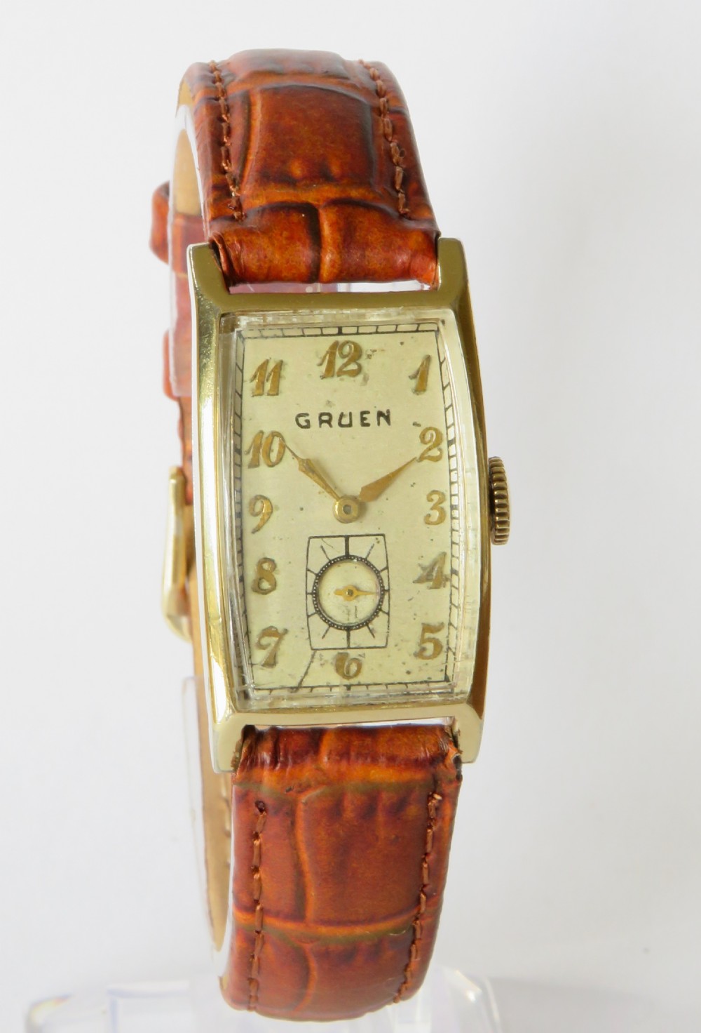 1940s mid-size Gruen curvex wrist watch View II